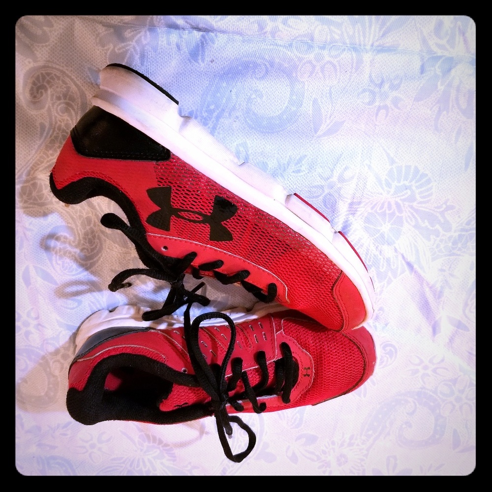 Youth running shoes